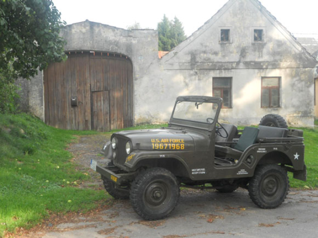 Martin Decarli's 1967 Swiss Army CJ-5