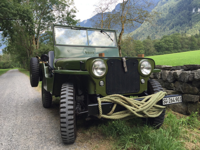 Dari Egger's 1947 Willys CJ-2A