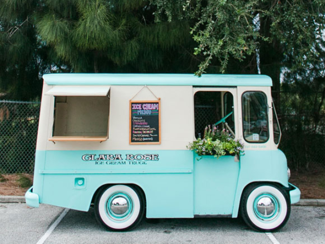 Carlos Velez' 1964 Willys FJ-3A Fleetvan