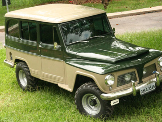 Jesus Junior's 1968 Rural Willys Wagon