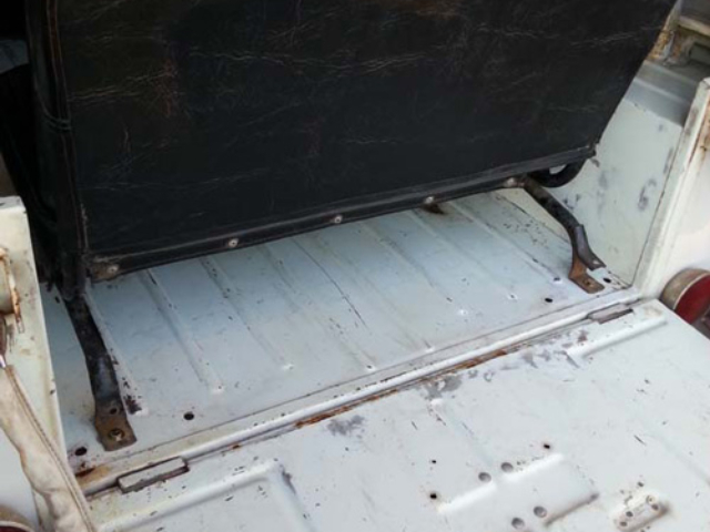 tailgate and rear passenger seat - 1965 CJ-6A Tuxedo Park